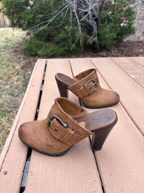 B.Ø. C. Brown Leather Buckle Clogs Heels, Women’s sz 6, excellent condition